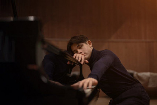 Концерт «Джордж Харлионо (фортепиано). Бах, Лист, Шопен» в Дом музыки, Москва – Mosbilet.ru