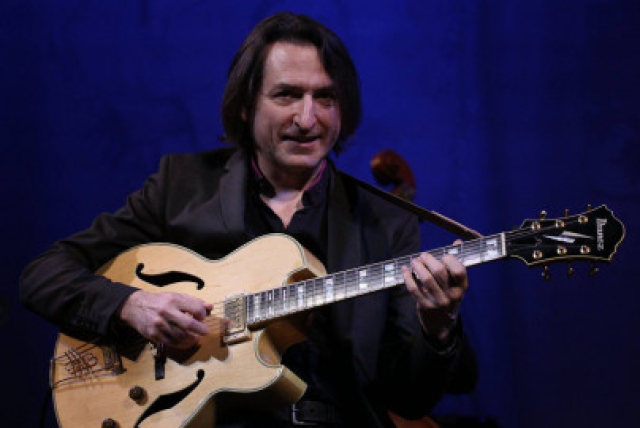 Концерт Ильдара Казаханова & «Acoustic pink trio» - Mosbilet.ru