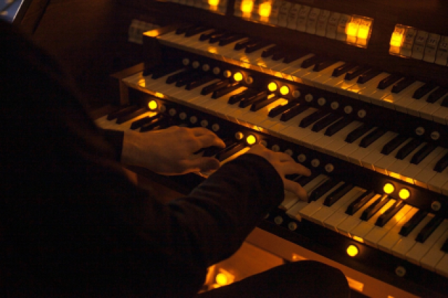 «Органные вечера в Люблино при свечах: Великие Мастера» Орган. Скрипка. Голос в Церковь святой Ольги в Люблино, Москва – Mosbilet.ru