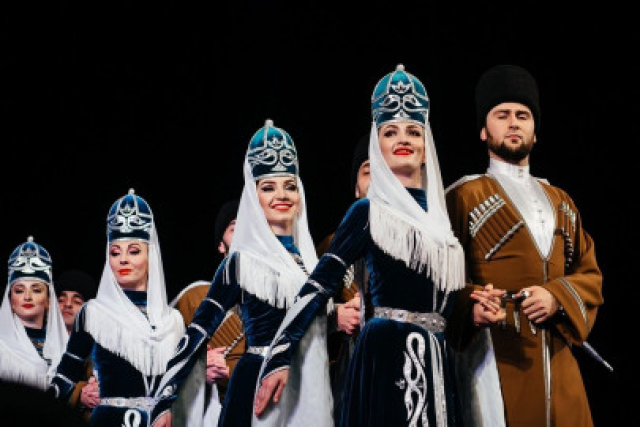 Фестиваль: Государственный академический Омский народный хор - Государственный ансамбль танца Карачаево-Черкесской Республики «Эльбрус» - Mosbilet.ru