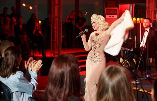 Jazz Cabaret: Бурлеск-шоу в Универмаг «Цветной». Веранда на крыше, Москва – Mosbilet.ru