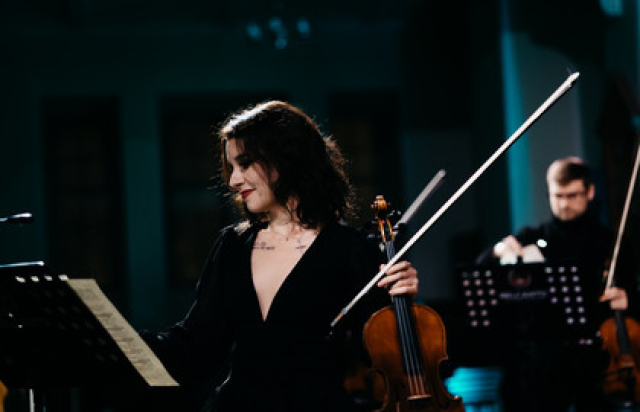 Концерт при свечах «Британское саундтрек-шоу: Шерлок, Джеймс Бонд 007, Аббатство Даунтон, Пуаро» - Mosbilet.ru