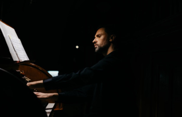 Концерт «Pор and Rock music при свечах. Майкл Джексон, Джордж Майкл, Селин Дион, Адель, Стинг, Coldplay, Queen» - Mosbilet.ru