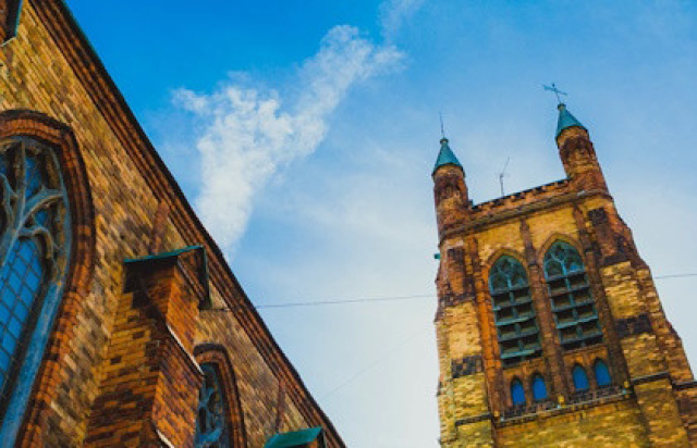 Концерт при свечах «Британское саундтрек-шоу: Шерлок, Джеймс Бонд 007, Аббатство Даунтон, Пуаро» - Mosbilet.ru