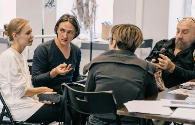 Двое на качелях в Театр «Современник», Москва – Mosbilet.ru