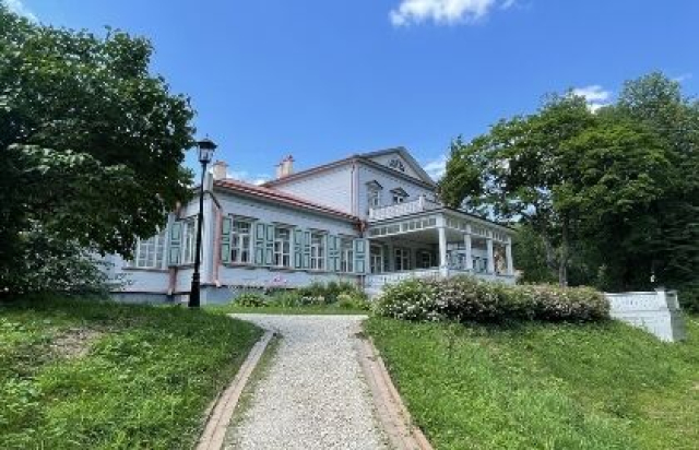 Экскурсия «Девочка с персиками (усадьба Абрамцево – Хотьковский монастырь – Сергиев Посад, с экскурсией на осетровую ферму)» - Mosbilet.ru