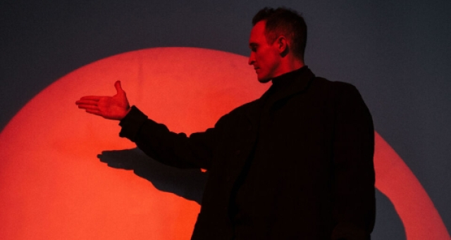 Иммерсивный спектакль «Неодновременность» в Зеркало Карлоса Сантоса, Москва – Mosbilet.ru