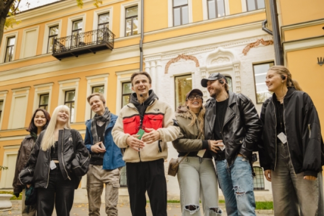 Стендап Экскурсии по Москве в Памятник Кириллу и Мефодию, Москва – Mosbilet.ru