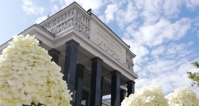 Пешеходная экскурсия «От библиотеки Ивана Грозного, до библиотеки Ленина (с посещением фондохранилища)» в Экскурсии пешие (м. «Площадь революции», центр платформы), Москва – Mosbilet.ru