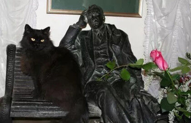 Дневная пешеходная экскурсия «По следам романа «Мастер и Маргарита» в Театр имени М.А. Булгакова, Москва – Mosbilet.ru