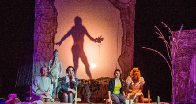 Спектакль «В ожидании его» в Московский театр иллюзии. Сцена на Перовской, Москва – Mosbilet.ru